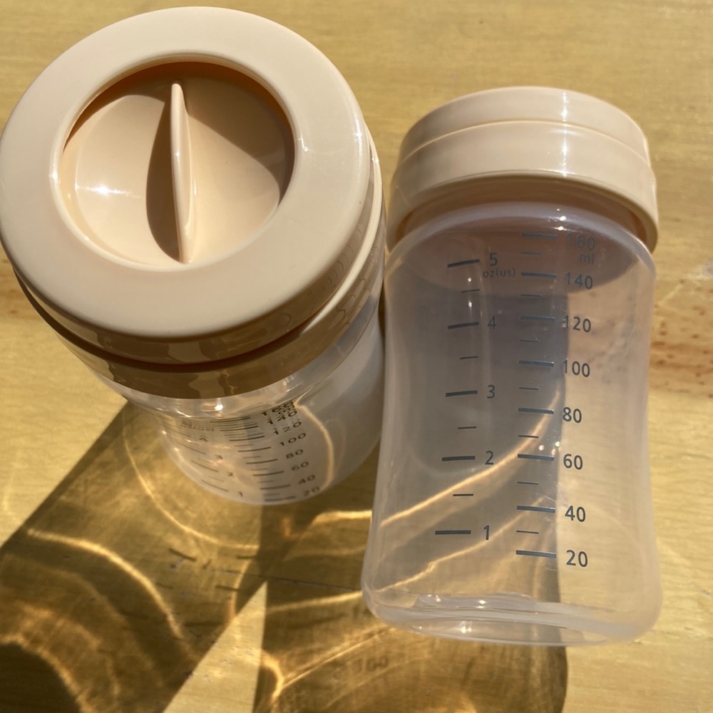 Spectra 5 oz (160 ml) collection bottles with lids